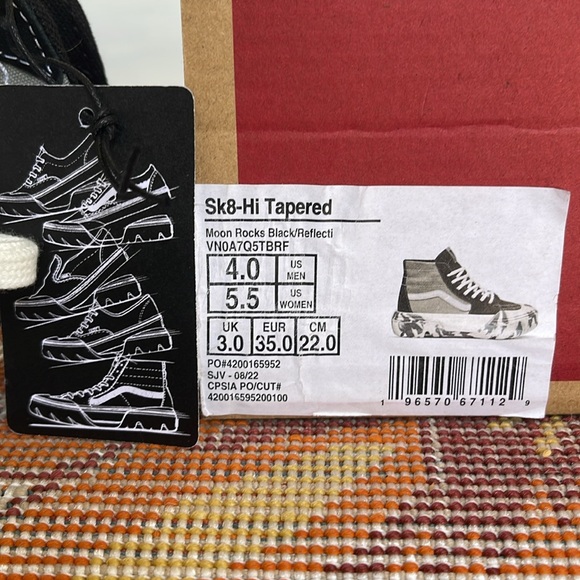 Vans WMNS Sk8-Hi Tapered
Moon Rocks Black/Reflective
VN0A7Q5TBRF
Sneakers - Picture 16 of 16
